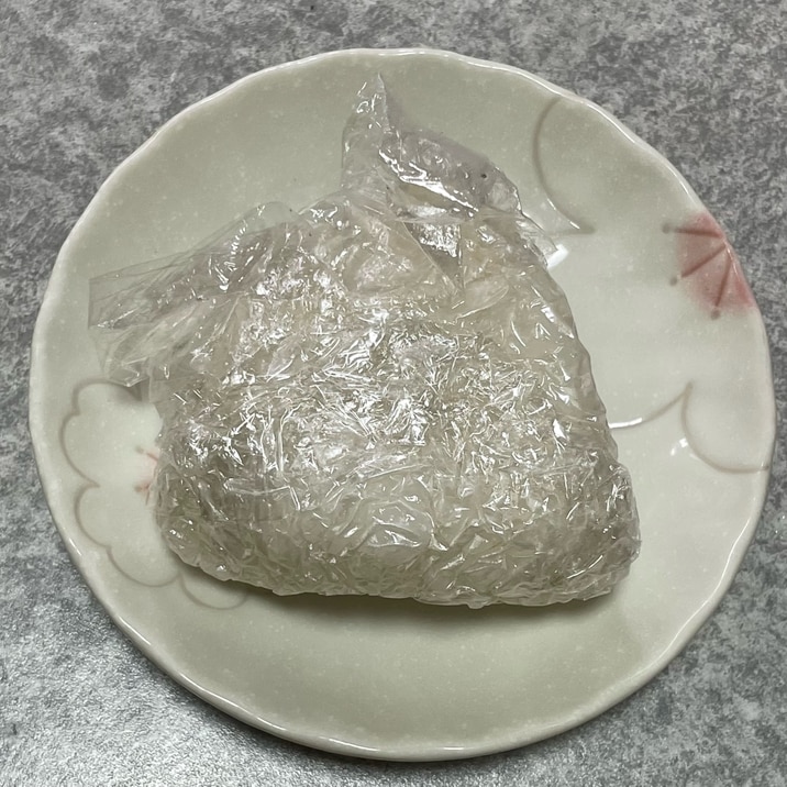 おにぎり ( サラダチキン チーズ 鰹節 醤油 )